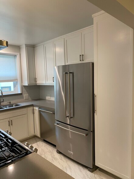 Kitchen - 1119 Washington Ave