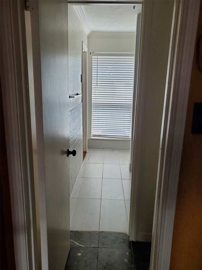 Building Photo - 9339 Westwood Village Dr