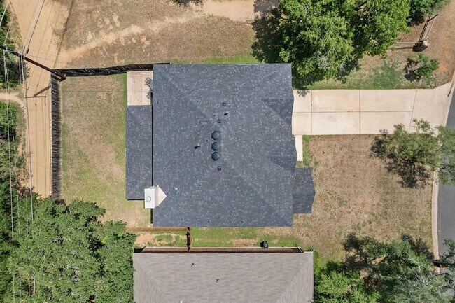 Building Photo - 8404 Tyhurst Dr