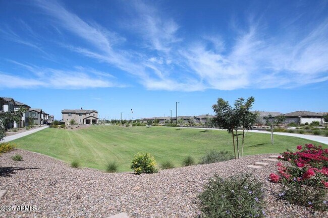 Building Photo - 976 W Finch Dr