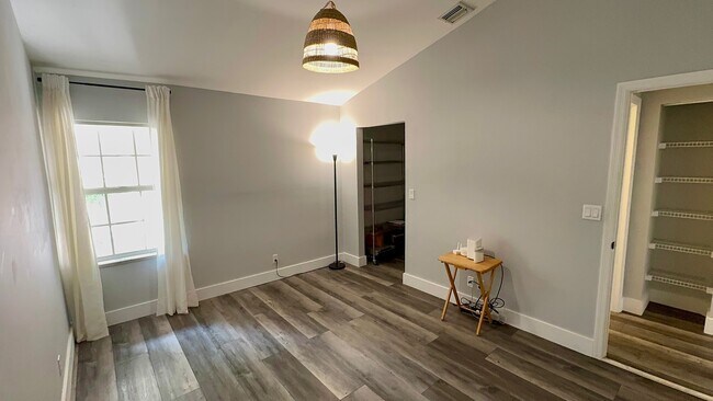 Building Photo - 5465 Grande Palm Cir