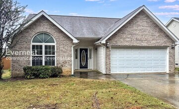 Building Photo - 3 Bed, 2 Bath Home with Garage / Pet-Frien...