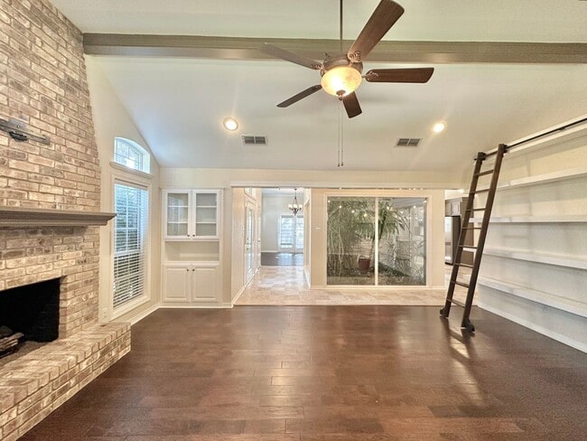 Building Photo - Stunning Home in the Heart of Tyler! 3bd 2...