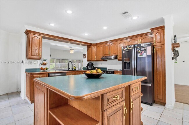 Building Photo - 781 SW 49th Terrace
