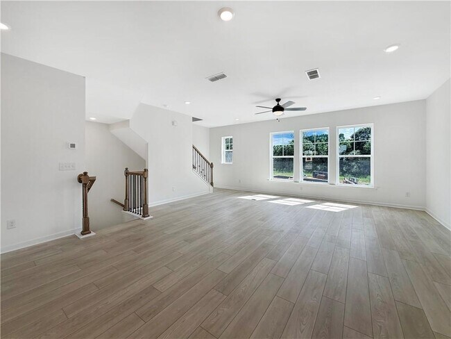 Building Photo - 2712 The Ln NE