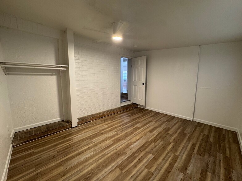 Building Photo - 610 Fenfield Ave