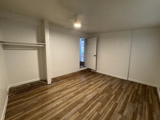 Building Photo - 610 Fenfield Ave