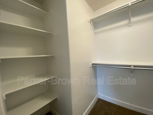 Building Photo - 5561 W Pkwy W