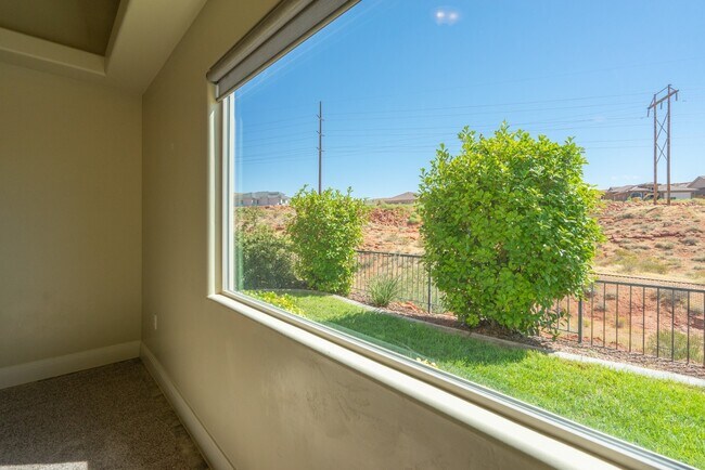 Building Photo - Pet Friendly-Beautiful 3 bed 2 bath home w...