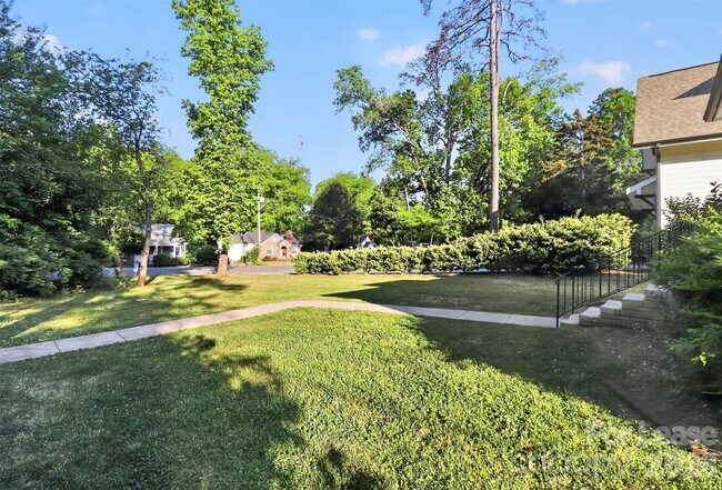 Building Photo - 3441 Commonwealth Ave