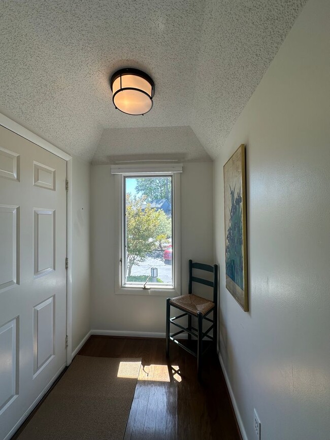 Building Photo - Furnished Townhome with Water Views and Boat Slip!