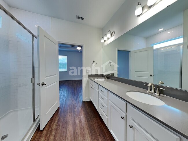 Building Photo - 900 Summer Stone Loop