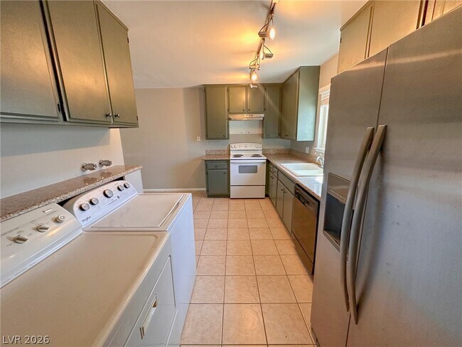 Building Photo - 641 E Pecos Way