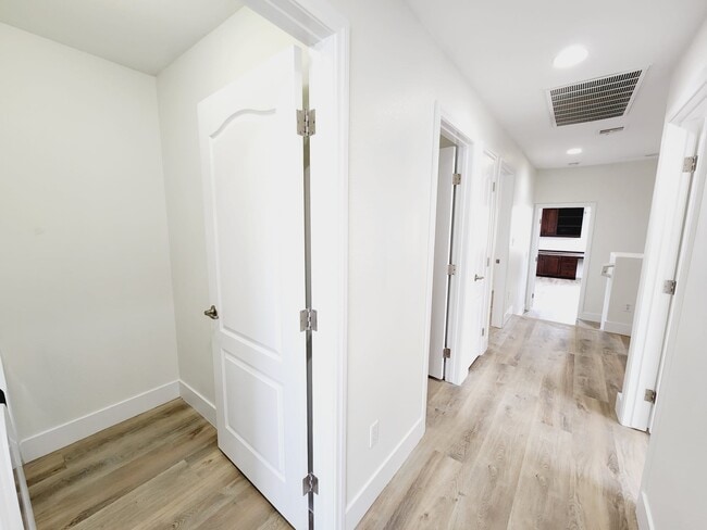 Building Photo - 7445 Calzado Dr