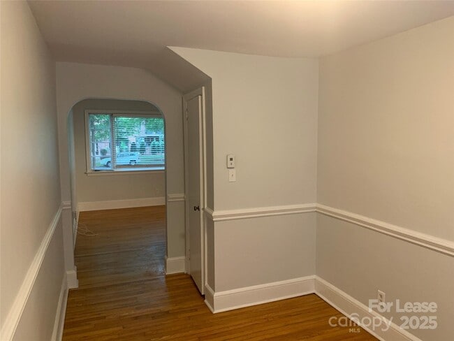 Building Photo - 2103 Queens Rd W