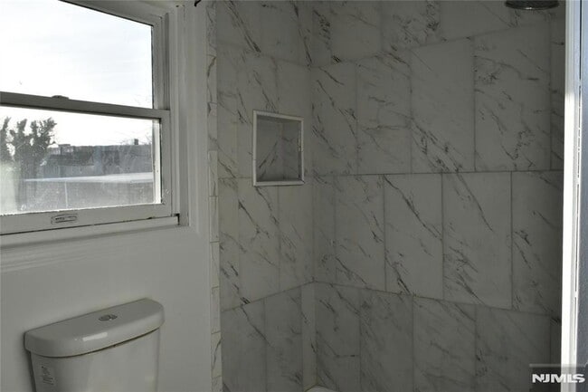 Building Photo - 129 Central Pl