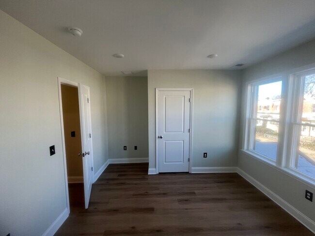 Unit 2 - 6034 Walton Ave
