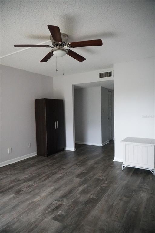 Building Photo - 2900 Cove Cay Dr