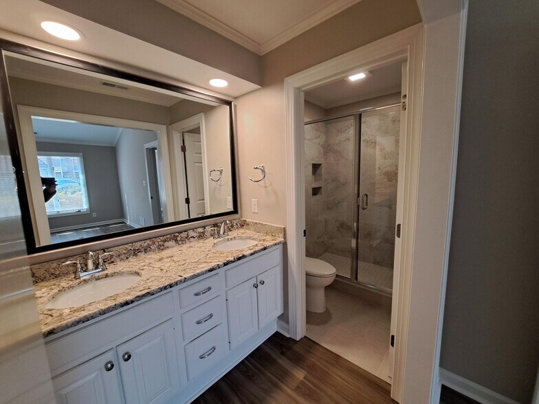 Building Photo - 616 Croston Dr