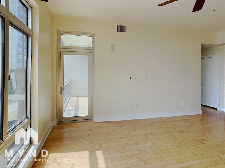 Building Photo - 603 Davis St