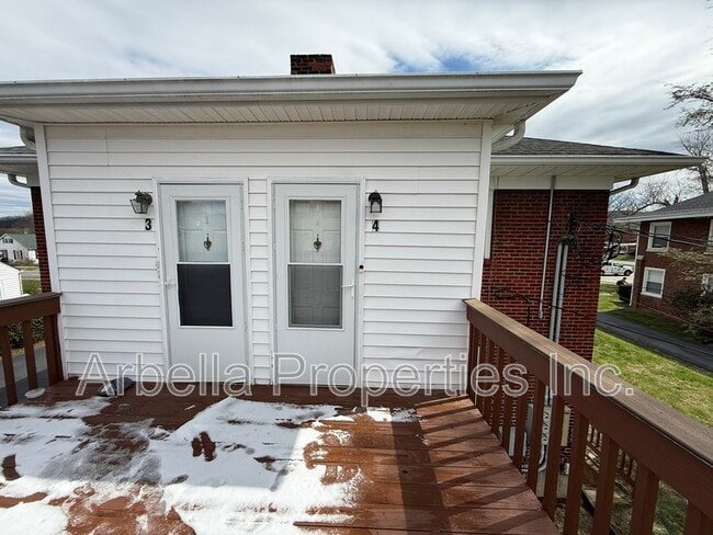 Building Photo - 707 E Unaka Ave