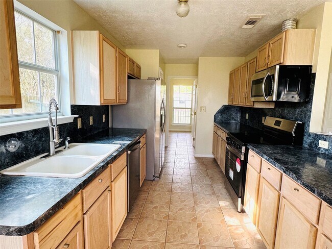 Building Photo - 17202 E Shawnee