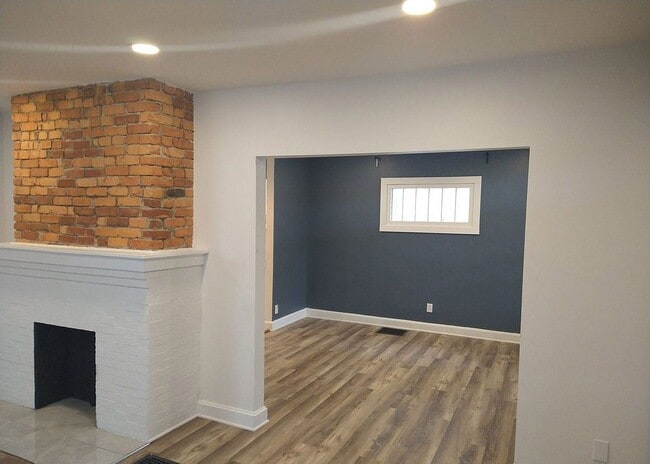 Building Photo - 587 S Ogden Ave