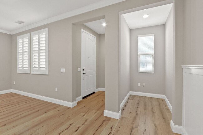 Building Photo - 604 El Paseo