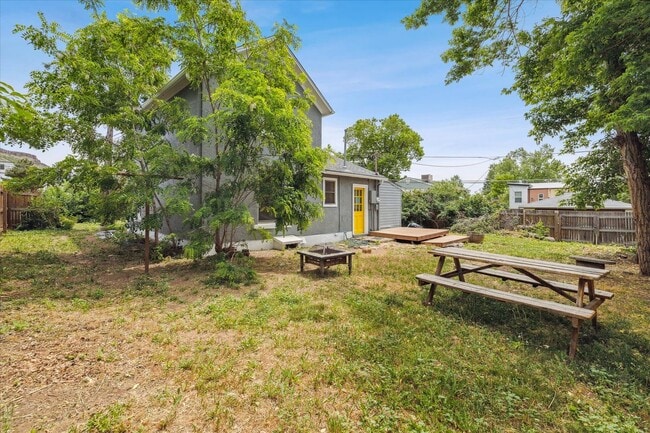 Building Photo - Charming 1-bedroom with office, 1-bathroom...
