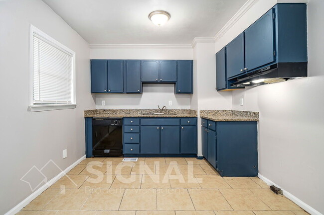 Building Photo - 1652 Roberta Ln