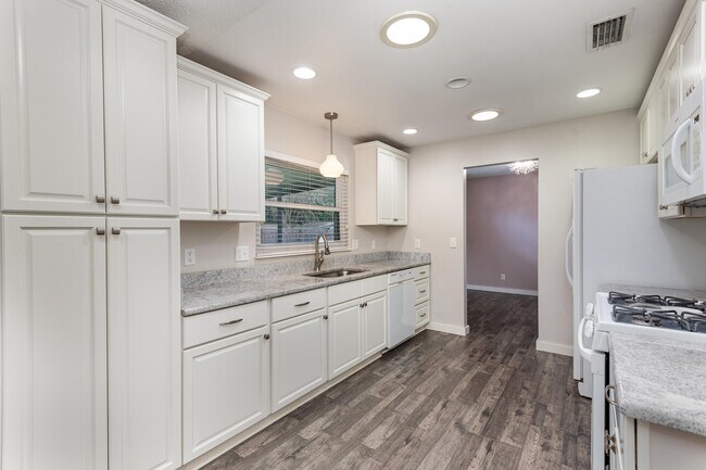 Building Photo - 4885 Santa Rosa Ave