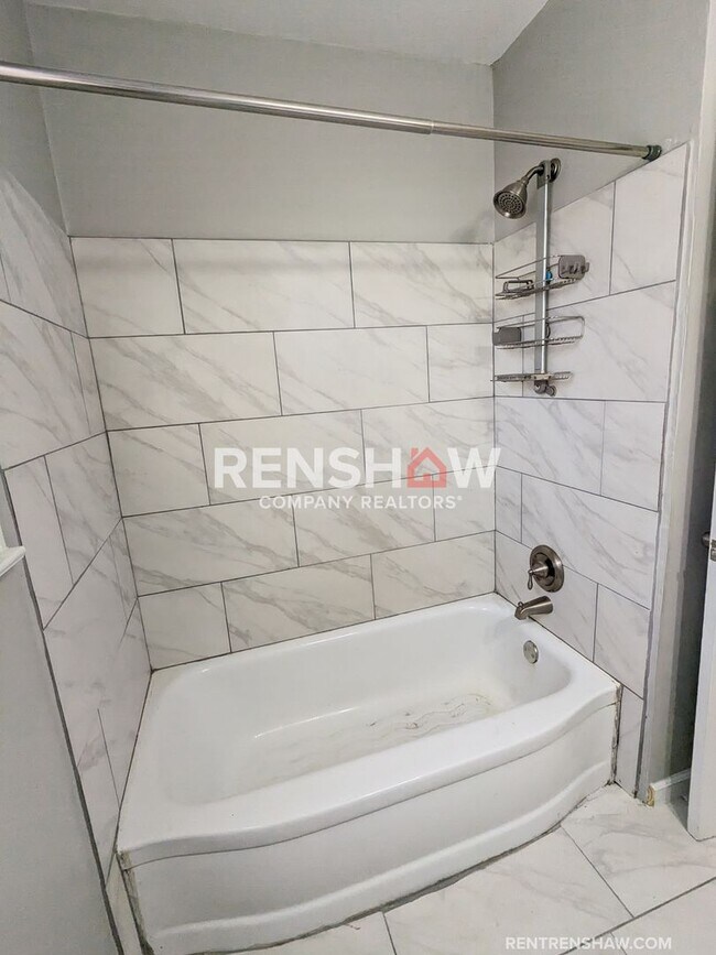 Building Photo - Duplex unit in Desirable Hedgemoor Neighbo...