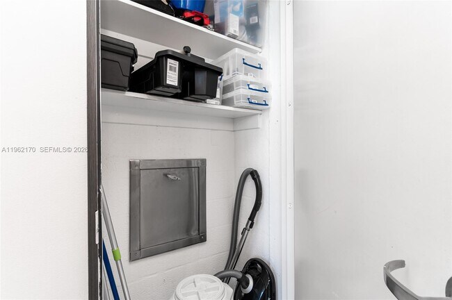 Building Photo - 15901 Collins Ave