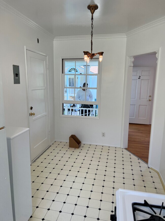 Building Photo - 326 N Gardner St