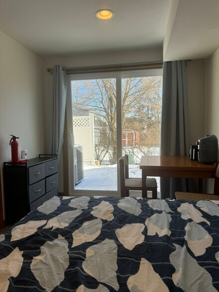 Building Photo - 7S485 Lynn Dr