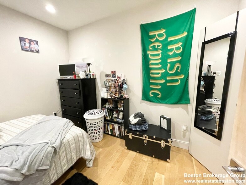 Building Photo - 42 Washburn St