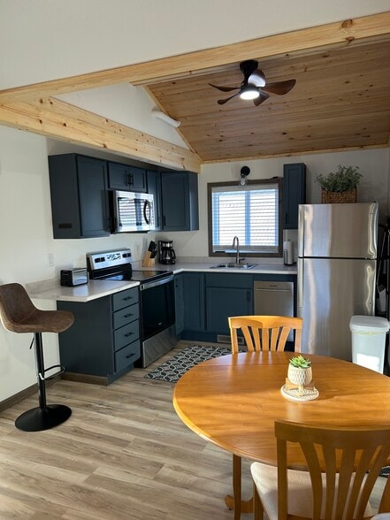 Building Photo - 1006 Irvine Ave NW