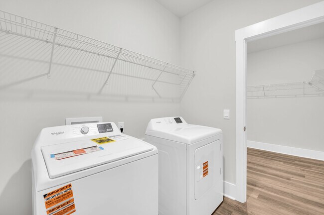 Building Photo - 514 Silky Oak Dr SE