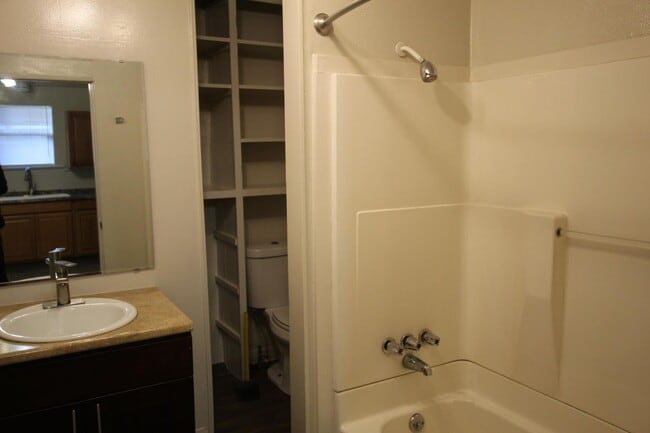 Building Photo - Beautiful 3bd1ba SF House with a Huge Yard...