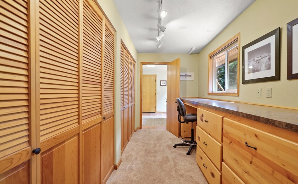 Storage and desks - 4625 SW 42nd Pl