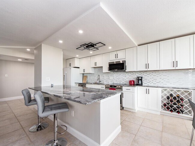 Building Photo - 660 Island Way