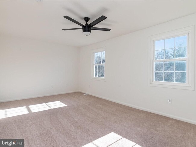Building Photo - 402 S Cherry Grove Ave