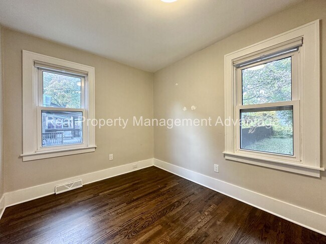 Building Photo - 310 W Hazelhurst St