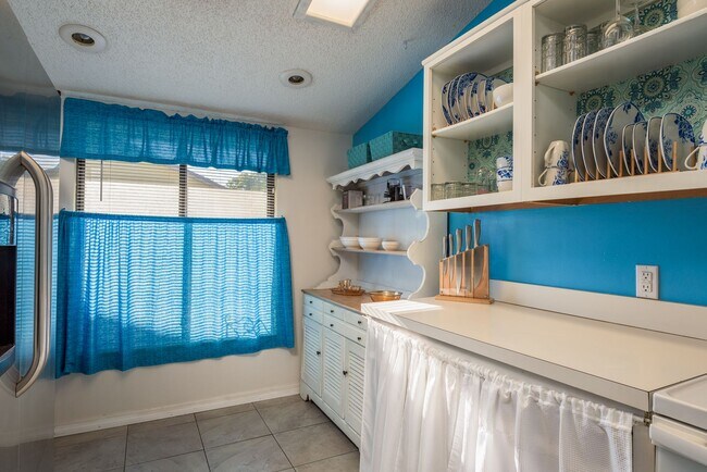 Building Photo - Beautifully Maintained 2-Bedroom, 2-Bath Villa in Tarpon Springs