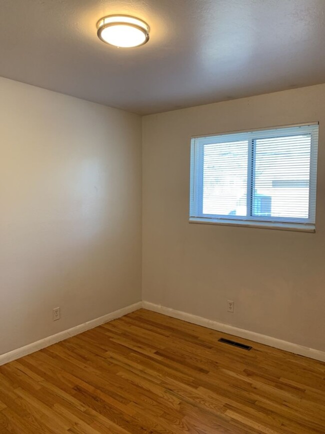 Building Photo - 1312-1314 Castlerock Drive