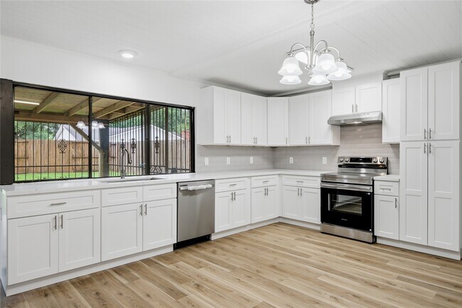 Building Photo - 2126 Quail Valley E Dr