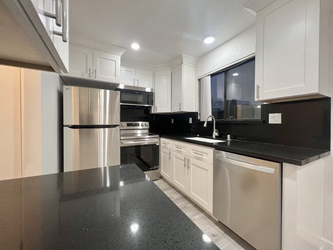 Building Photo - Remodeled 2 Bedroom home San Jose Home in great location