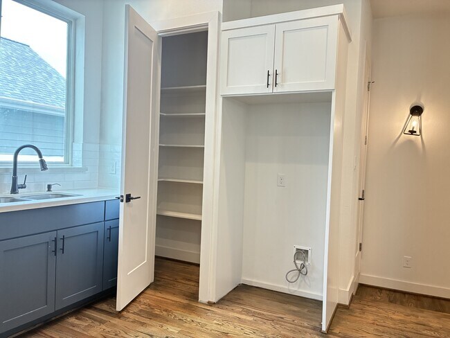 Building Photo - 1535 W 24th St