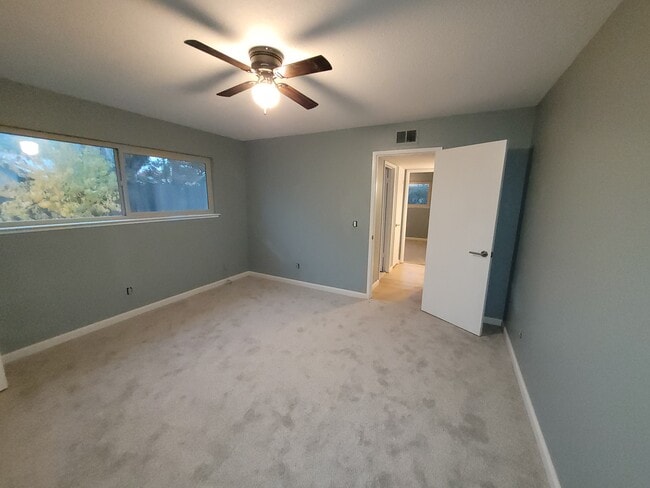 Building Photo - 1605 Scott Pl