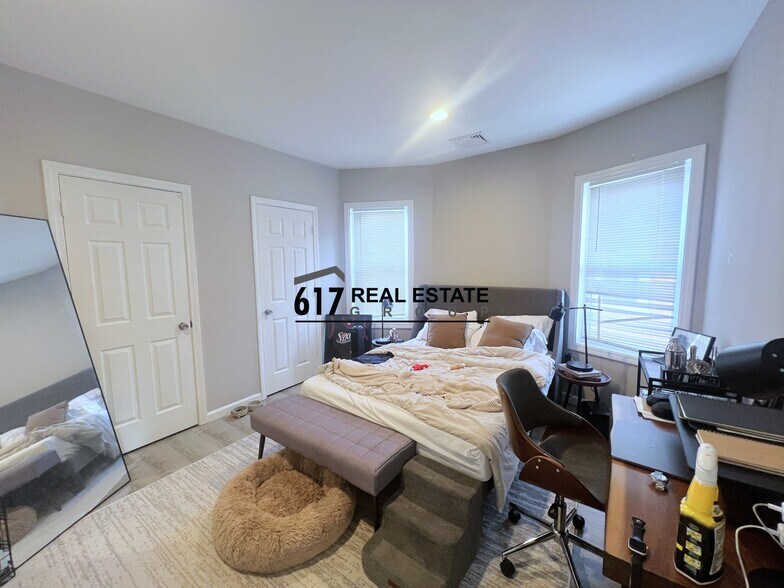 Building Photo - 39 Long Ave